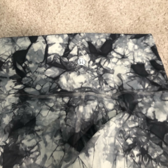 Lululemon Wunder Under 7/8 Black White Shibori Sz4 - Picture 3 of 6